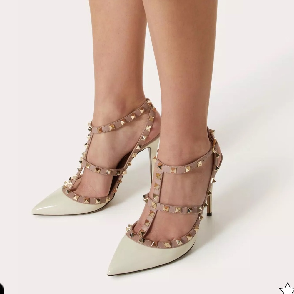 100% Authentic Valentino Garavani Rockstud ankle strap pump in patent leather